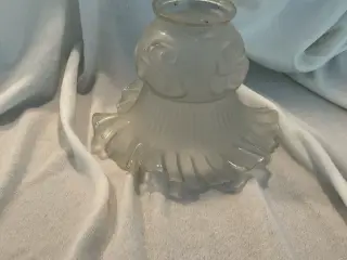 Antik lampeskærm i matteret glas