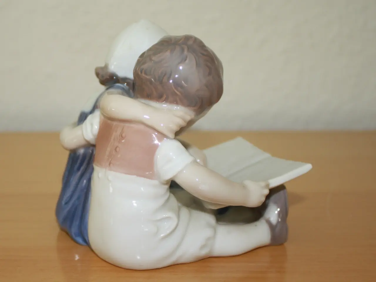 Billede 5 - Læsende børn, figur fra Bing og Grøndahl
