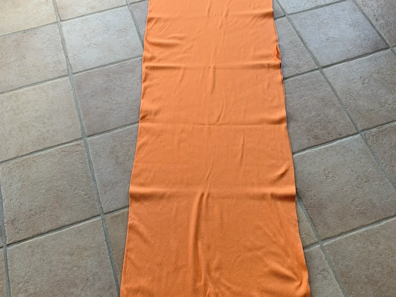 Billede 2 - Stof i orange farve