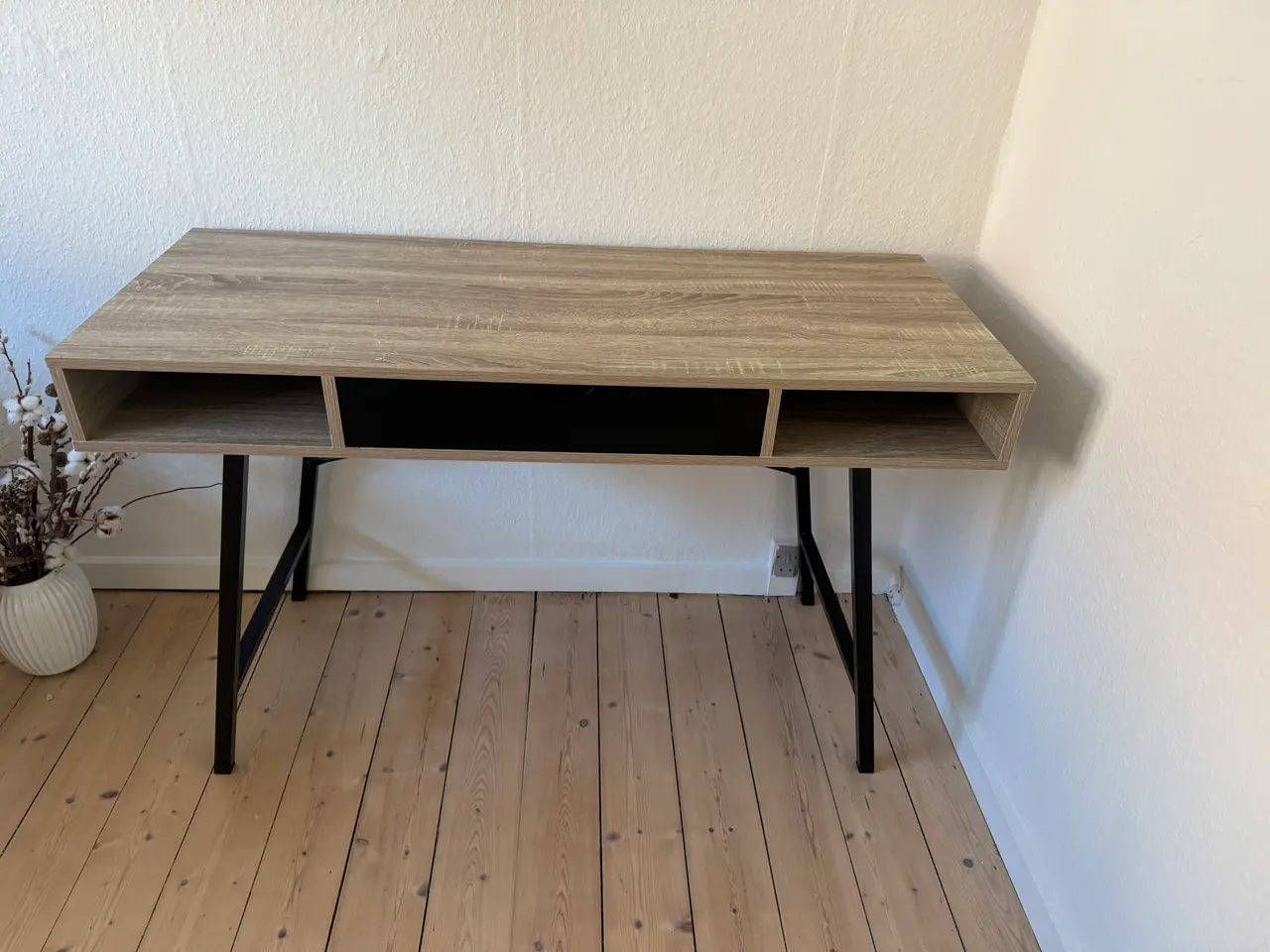 Billede 2 - Skrivebord ABBETVED Jysk