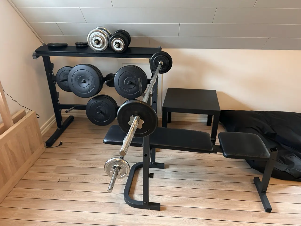 Billede 2 - Træningssæt med bænk. til hjemmetræning