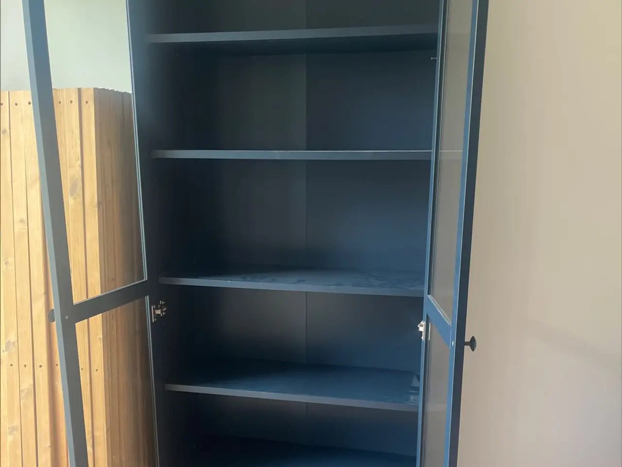 Billede 1 - Glasskab/garderobe skab sælges