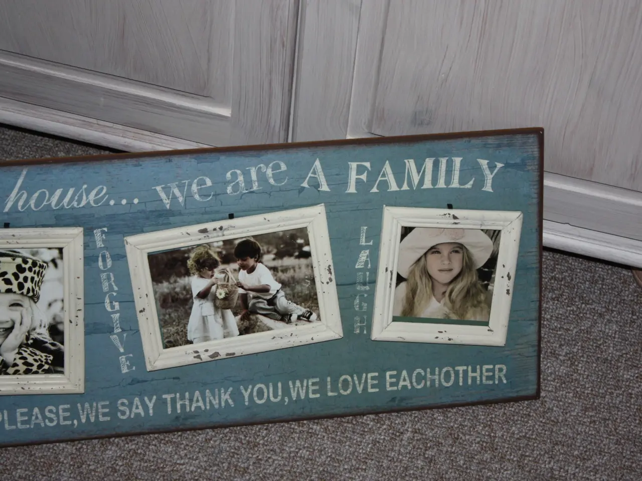Billede 2 - Foto ramme In This House We Are A Family