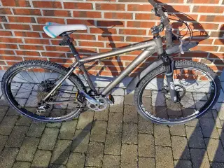 Cykel Cube MTB