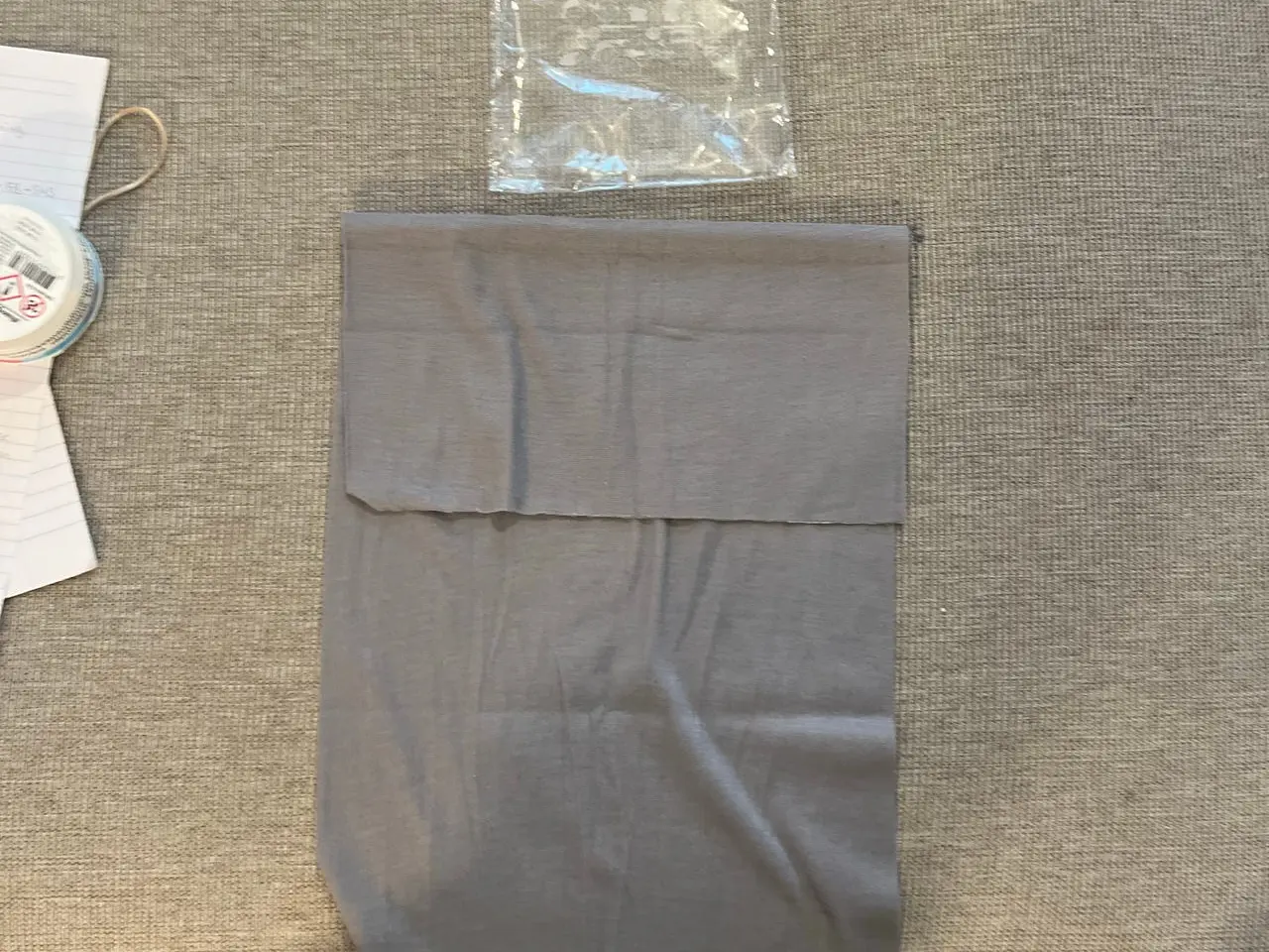Billede 1 - Halsedisse lysegrå polyester, one size