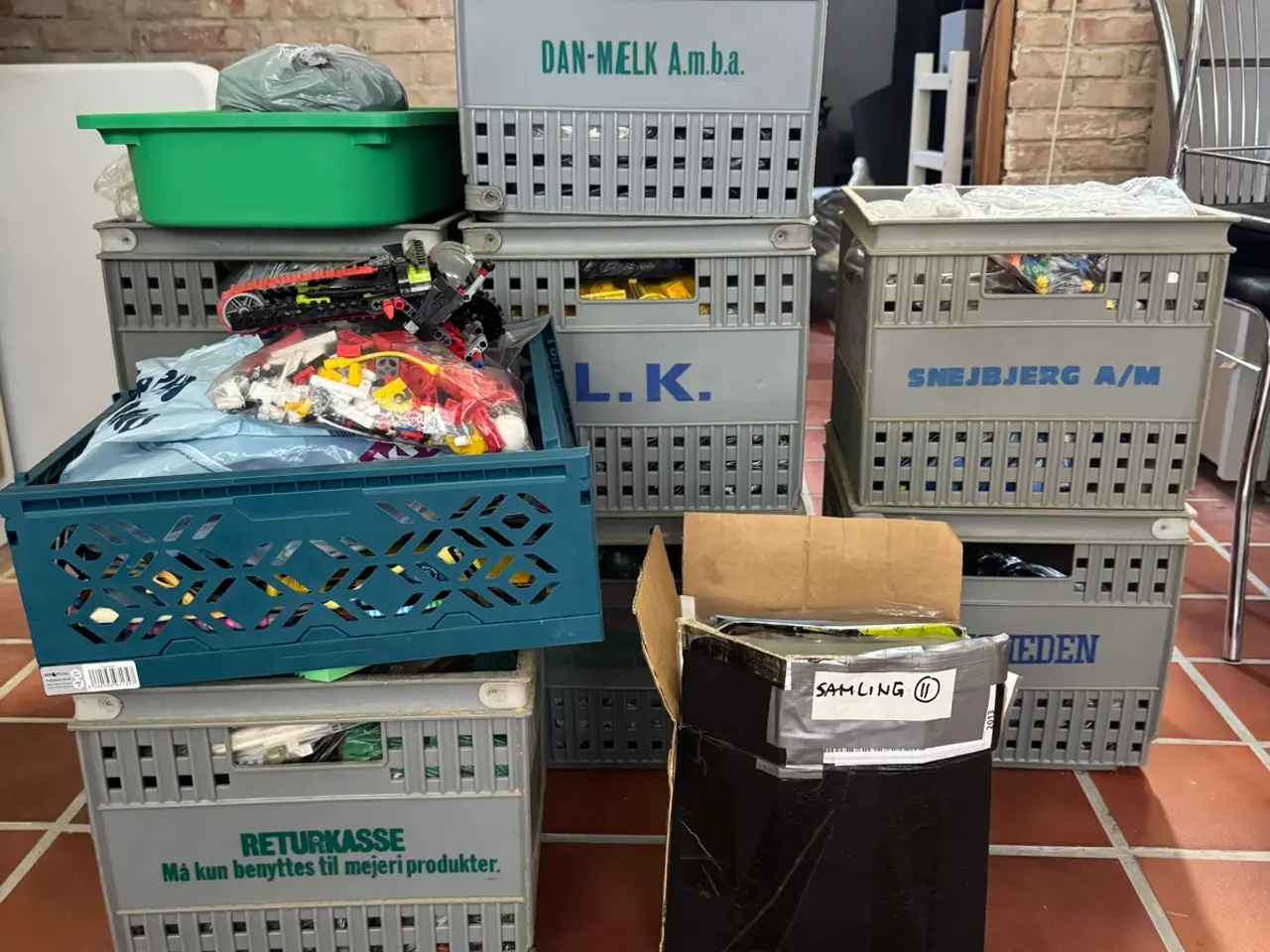 Billede 5 - Lego i kasser, det meste er farvesorteret