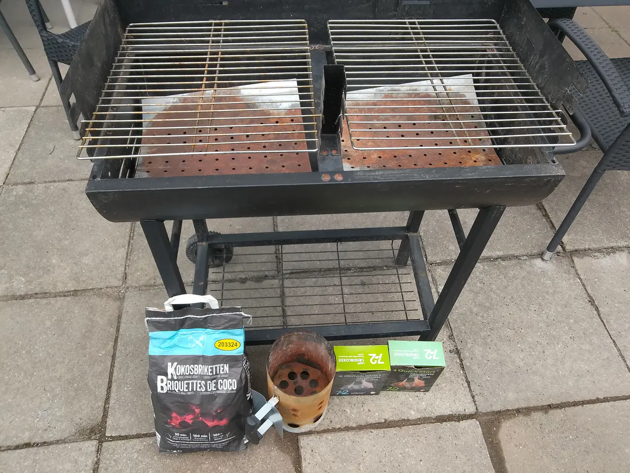 Billede 1 - Næsten ny kulgrill. grillstarter m.m.