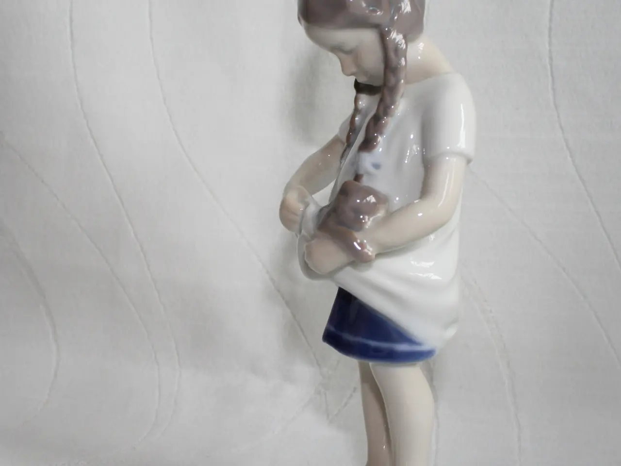 Billede 3 - Pige med kat, Figur fra Bing og Grøndahl
