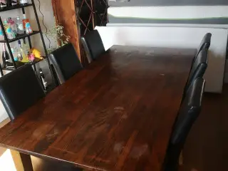 Spisebord med 6 stole