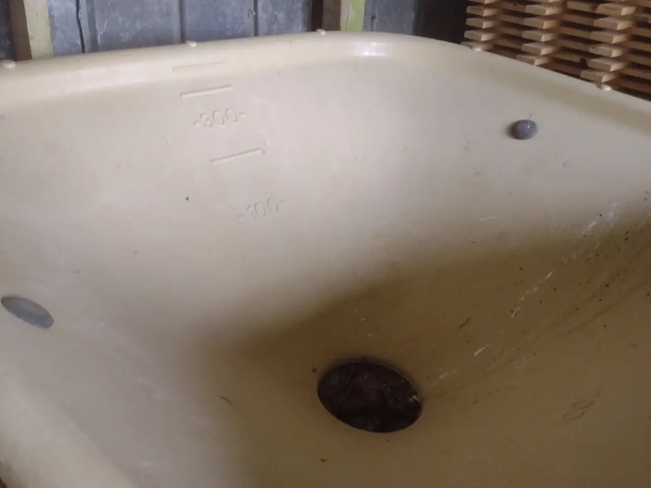 Billede 2 - Gødningsspreder med plastik tank.
