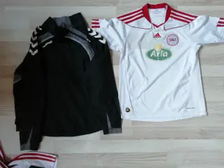 windbreaker, t-shirts og shorts str. 152