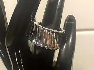 * Sterlingsølv; Elegant riflet fingerring