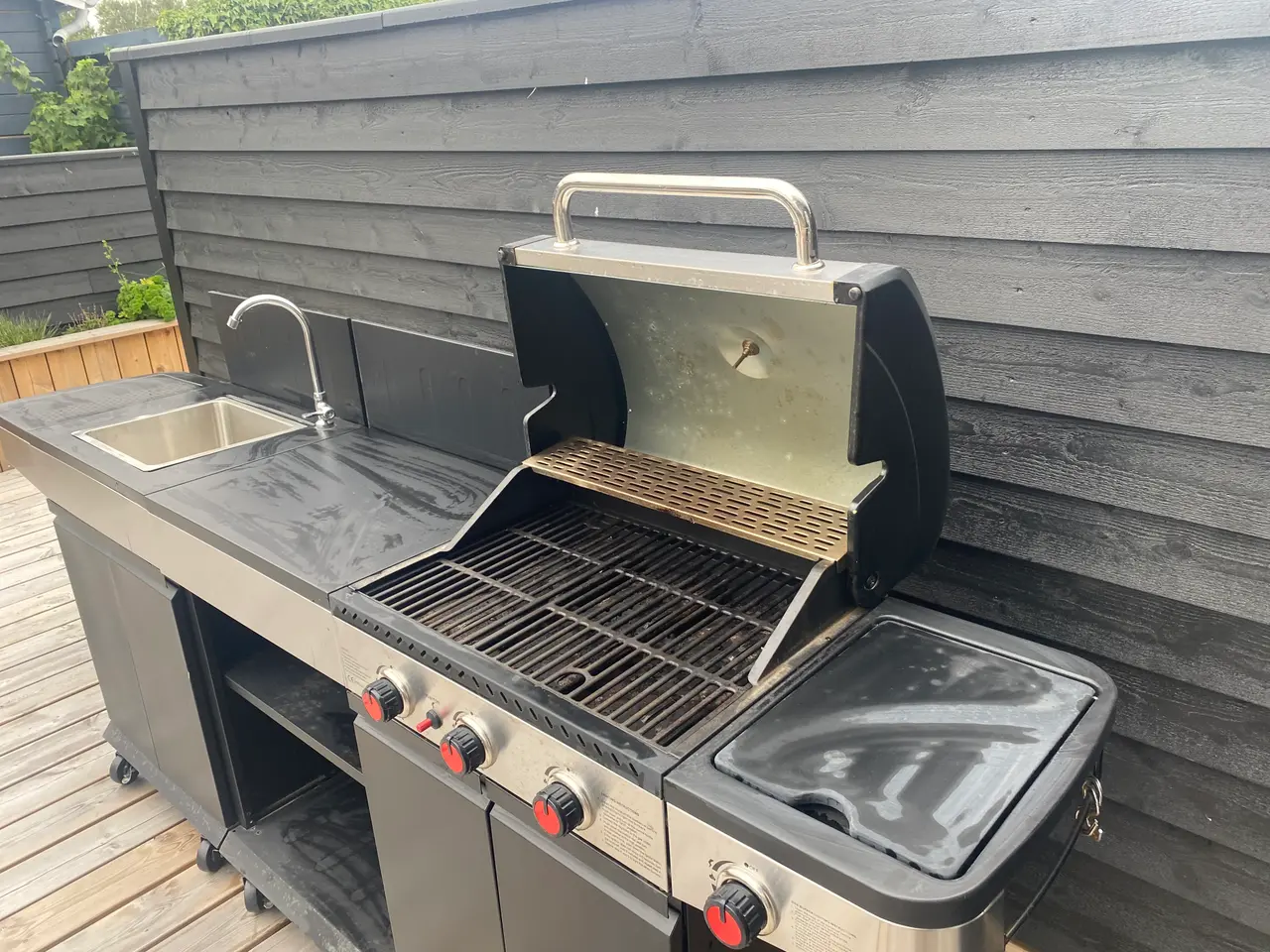 Billede 2 - Udekøkken med Gasgrill