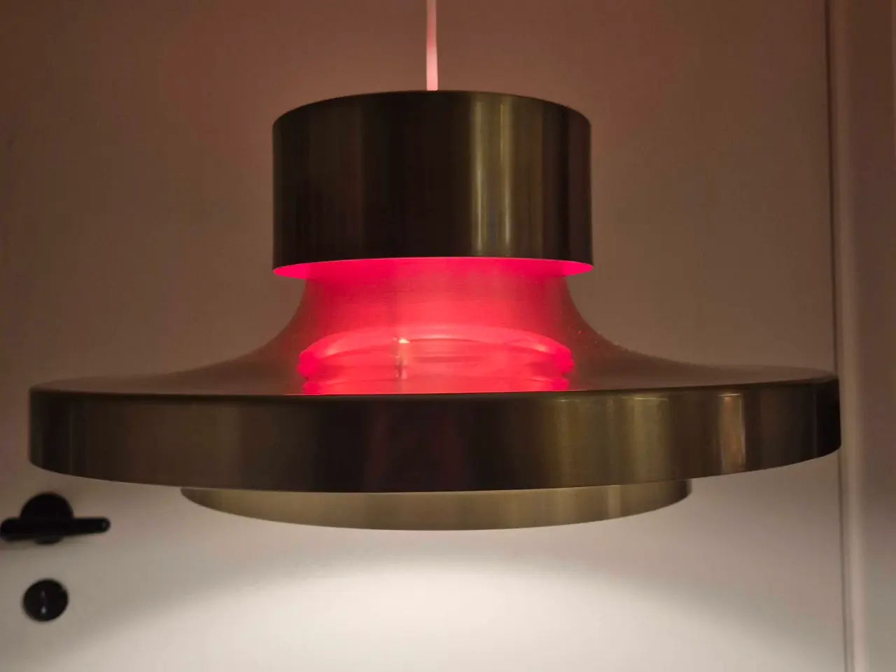Billede 6 - Velholdt messinglampe med varm kontrastfarve