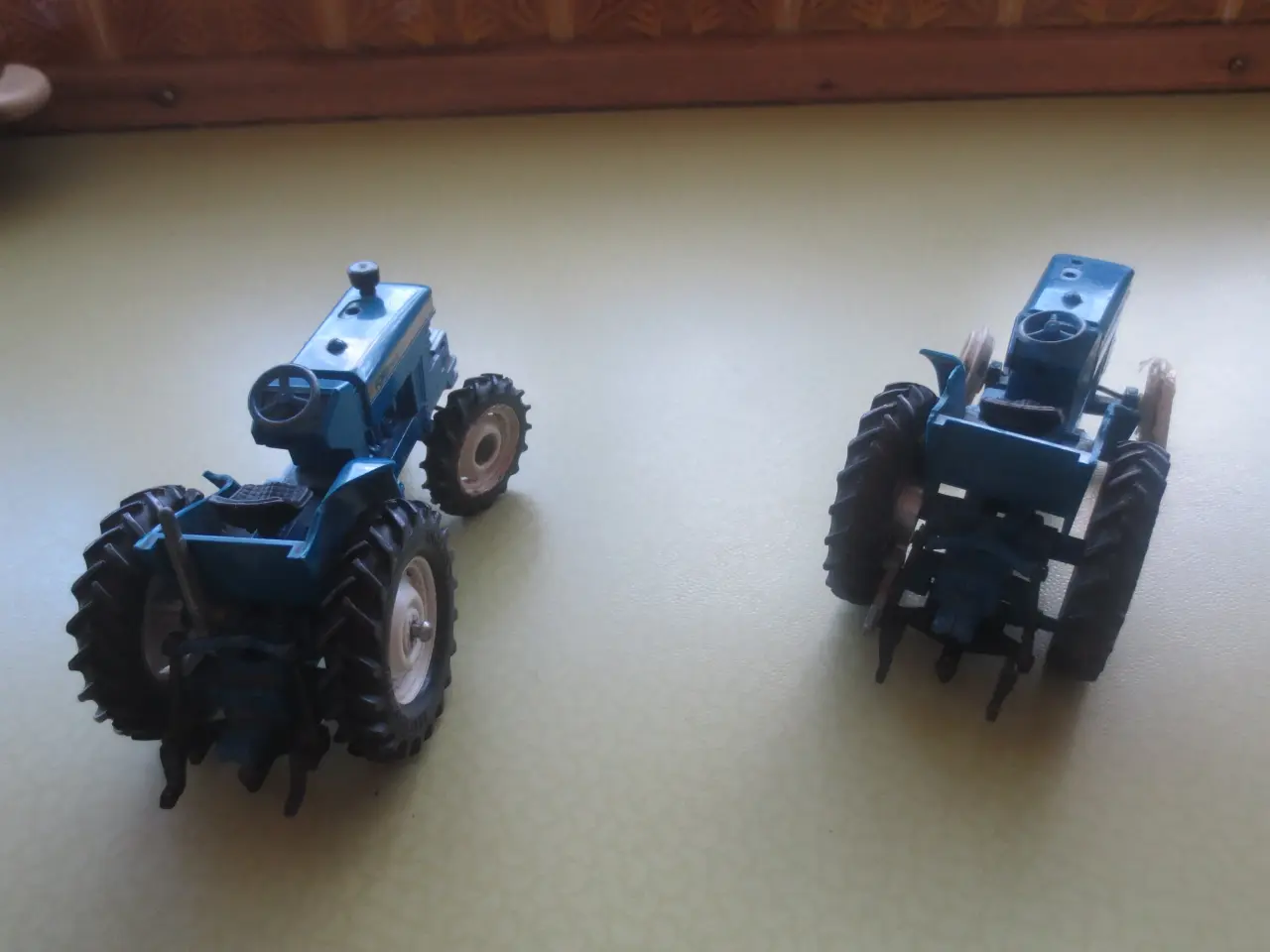 Billede 4 - 3 stk Modeltraktorer Ford TW 20 Massey ferguson 59