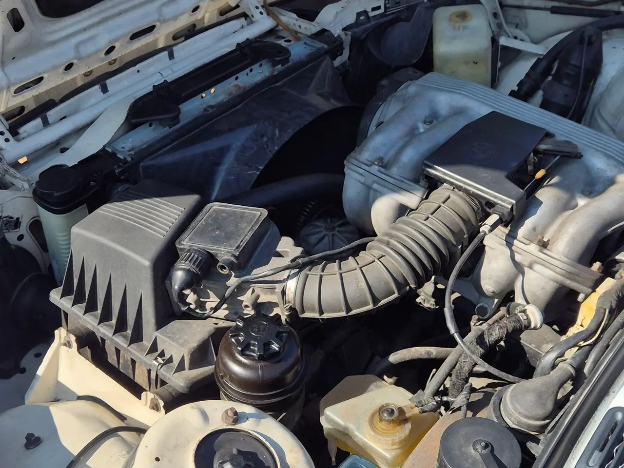 Billede 10 - BMW E30 højre styret med papir 