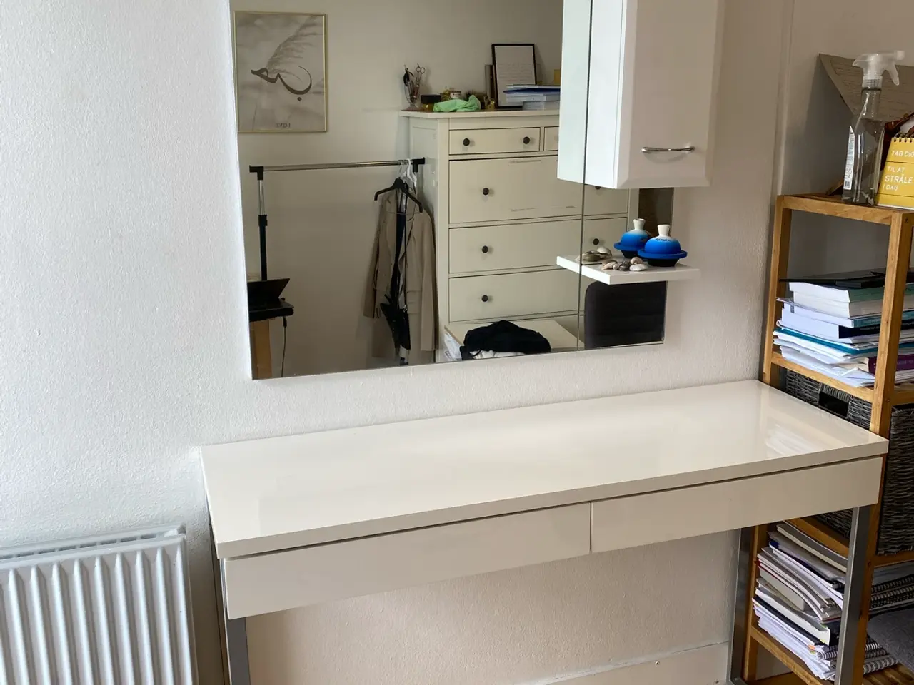 Billede 1 - Elegant skrivebord/sminkebord med spejl og skab