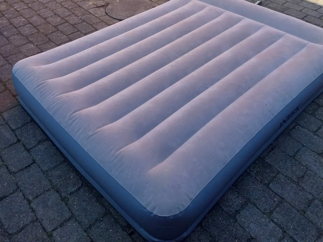 Billede 1 - Intex luftmadras med pumpe