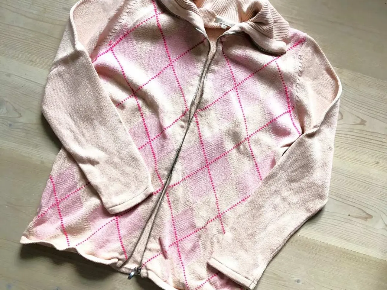 Billede 3 - CARDIGAN i BOMULD. Med lynlås.
