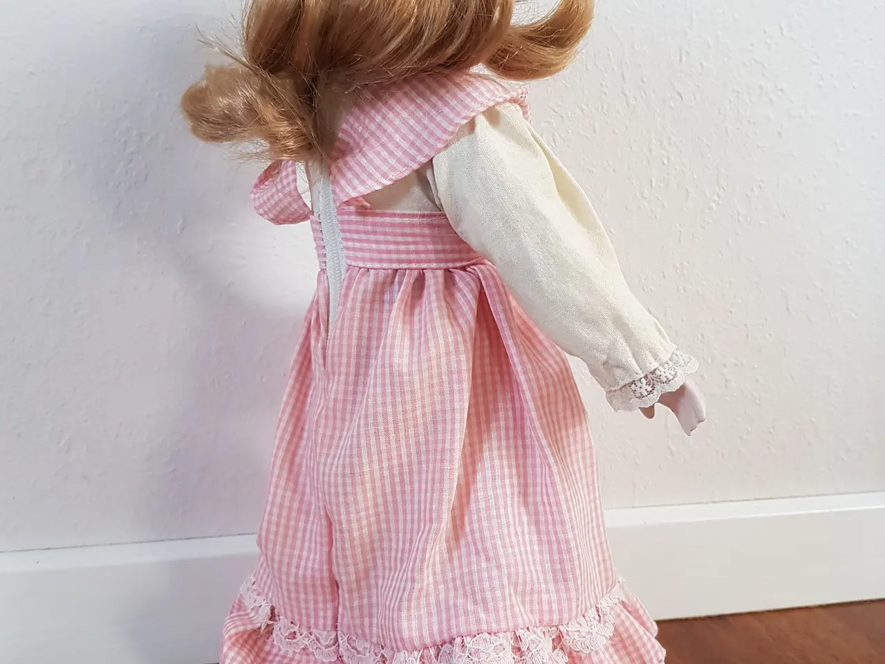 Billede 2 - Porcelænsdukke - 38 cm