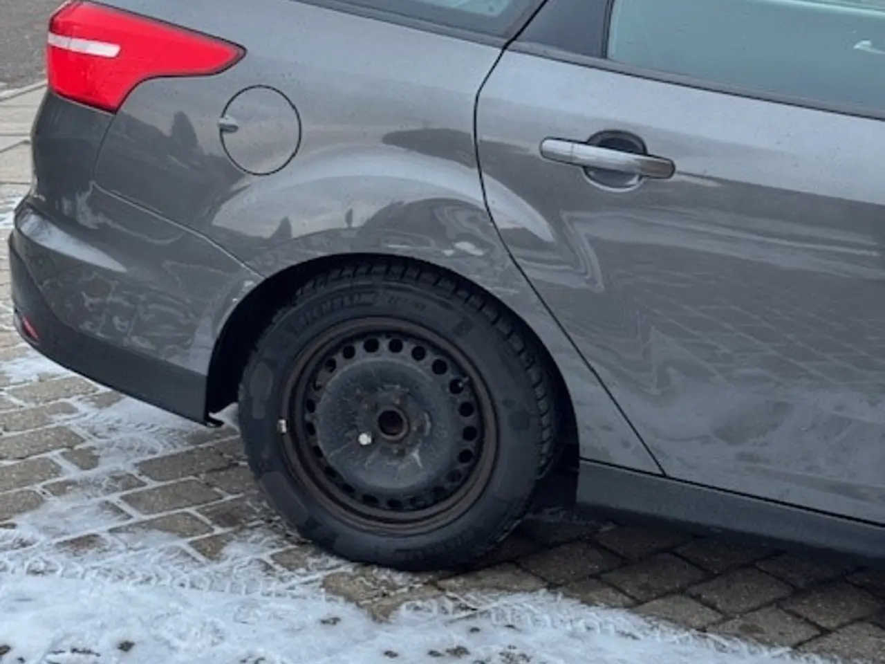 Billede 1 - Vinterdæk på fælge til Ford Focus 3. 5-6 mm.
