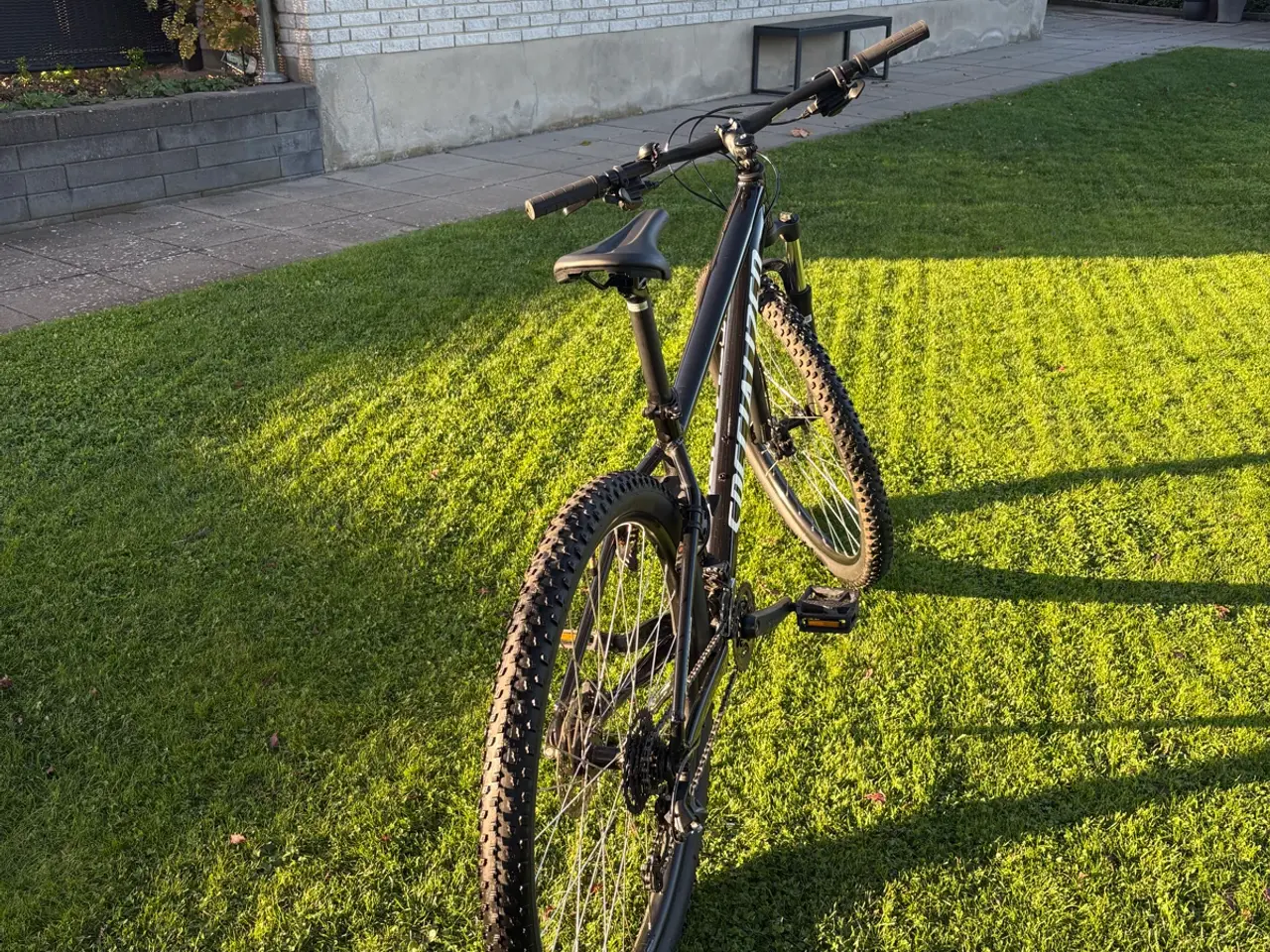Billede 2 - Sort mountainbike cykel sælges det