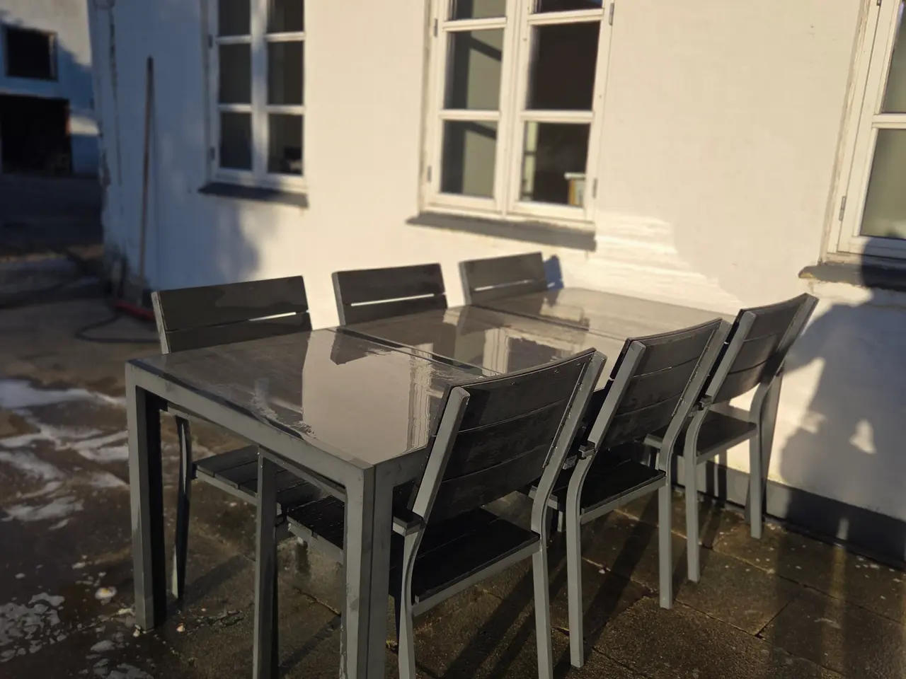 Billede 4 - havebord med stole og  stolehynder.