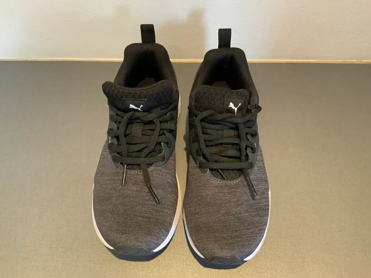Billede 1 - Flotte Puma løbesko sort/grå unisex.