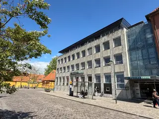 En markant adresse midt på Stændertorvet – med historien i ryggen og fremtiden foran sig!