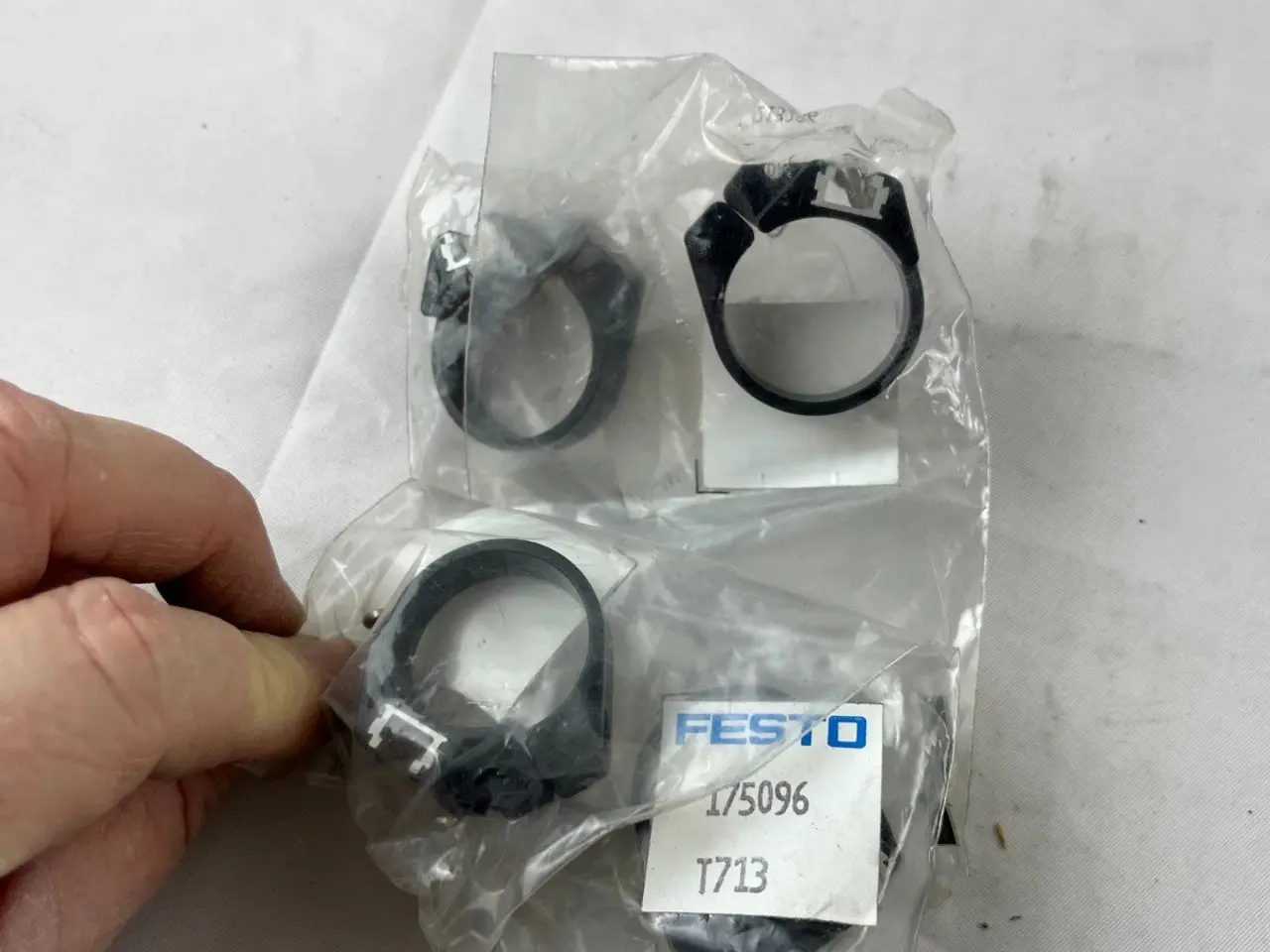 Billede 6 - parti 4× Festo SMBR‑8‑25 Sensor Mounting Kit For