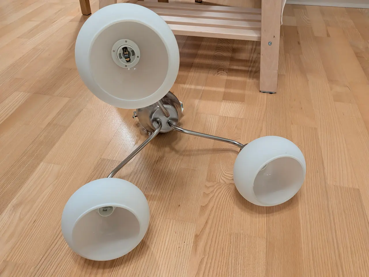 Billede 1 - IKEA ÄLGHULT loftlampe med tre hvide glasskærme