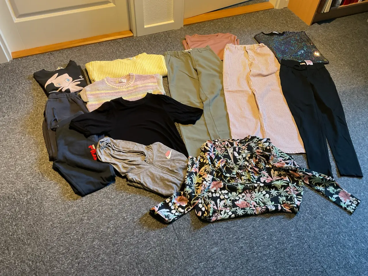 Billede 3 - Tøjpakke til pige 8-12 år.