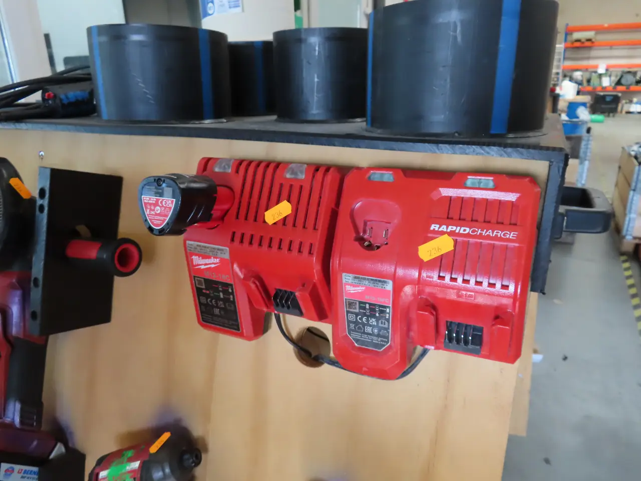 Billede 1 - 2 stk. Ladere MILWAUKEE M12-18FC/C med batteri