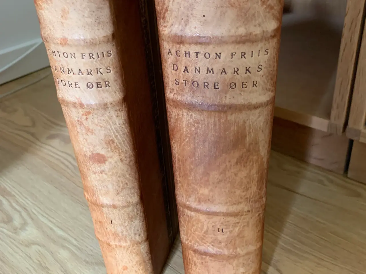 Billede 1 - Achton Friis bøger