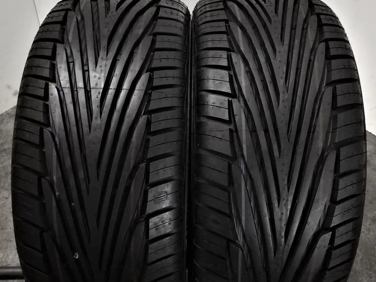 Billede 4 - Dæk: 245/45R17 YXL UniRoyal, sommerdæk