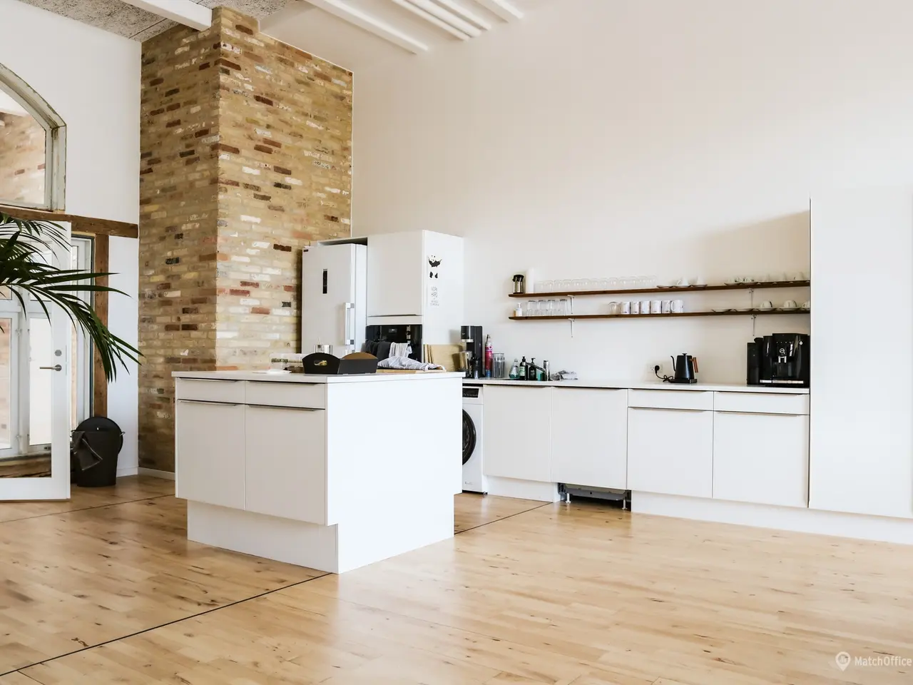 Billede 8 - Højloftet kontor med showroom