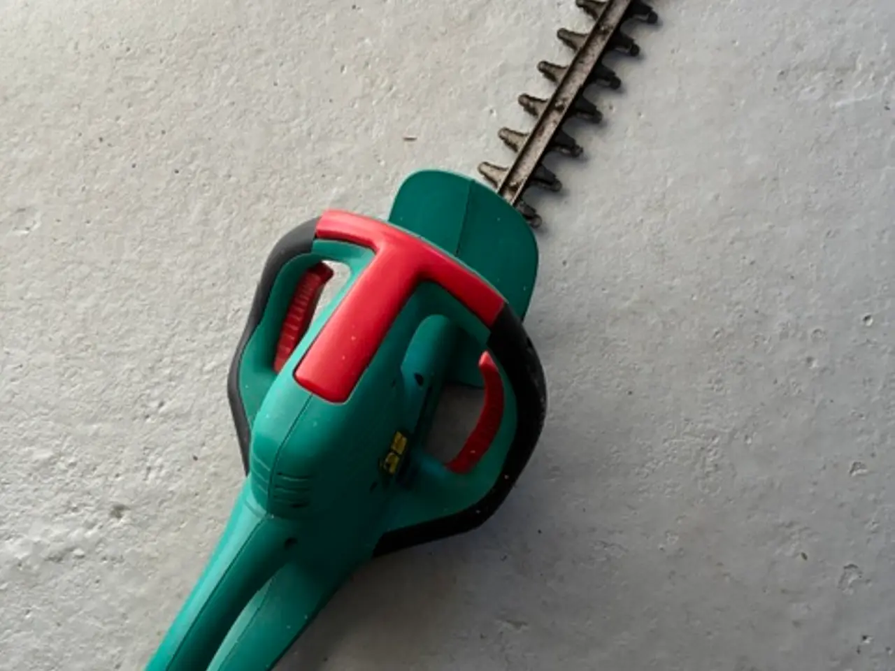 Billede 1 - Bosch hækkeklipper, stor udgave, tykke grene