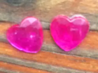 ØRESTIKKER - HOTPINK HJERTER - har ikke været brug