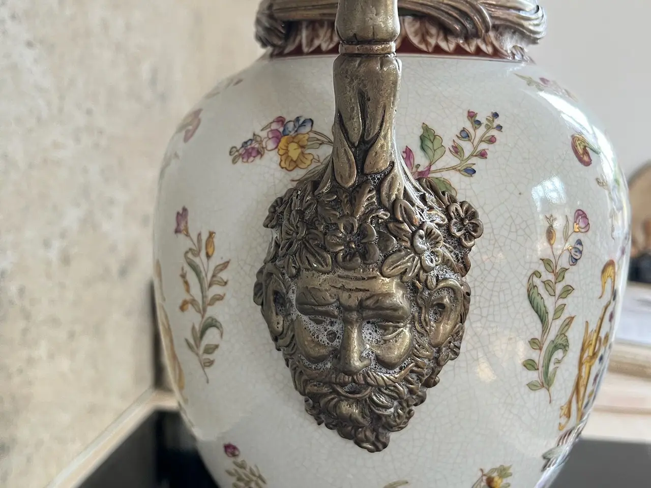 Billede 2 - Wong Lee porcelænsbase med metalhanke og dekoratio