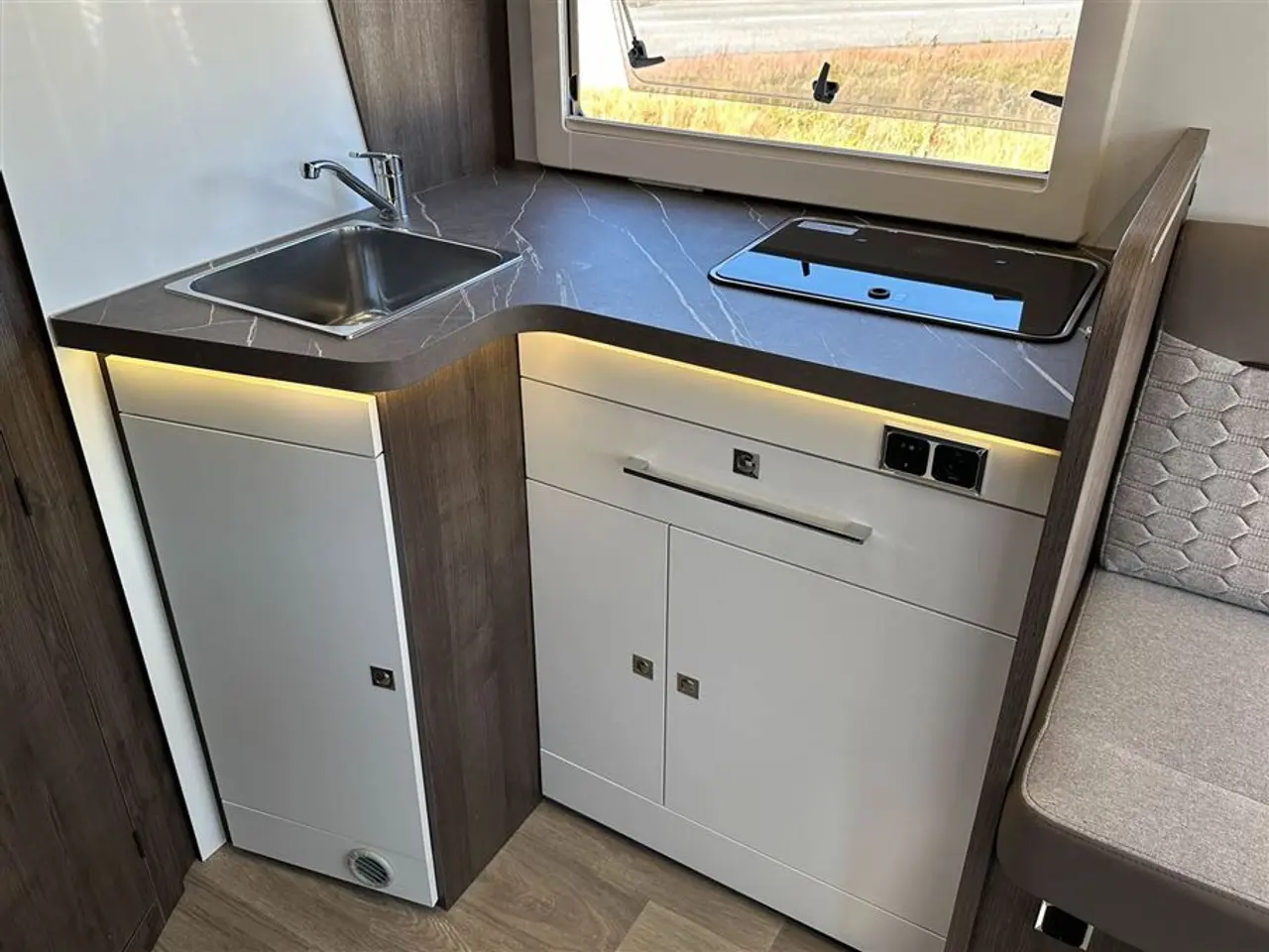 Billede 5 - 2025 - Benimar Tessoro 488 SELECT Benimar 488 (2025) Delintegreret luksus med ekstrem strømpakke og adaptiv fartpilot