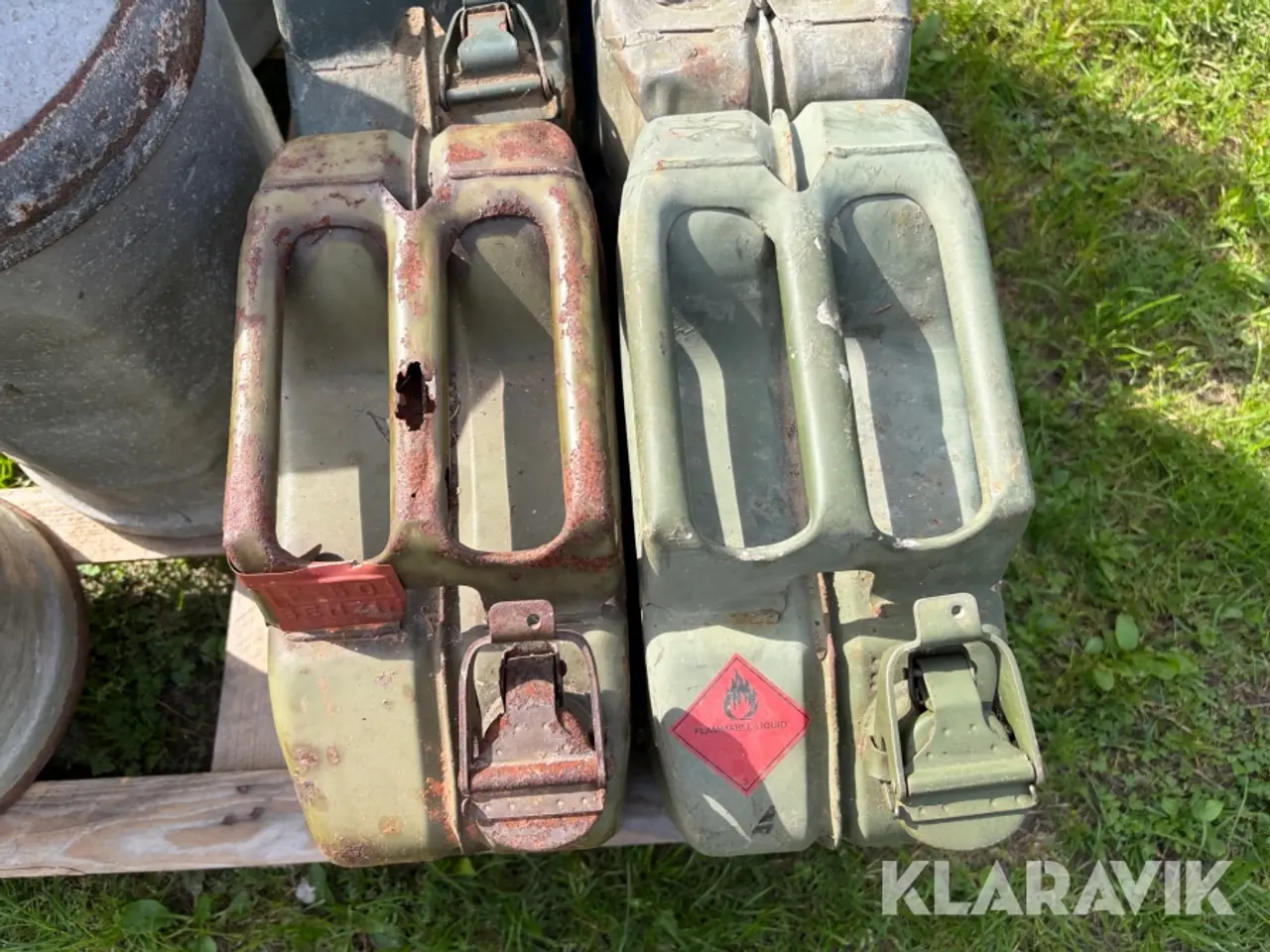 Billede 7 - Lot Jerrycans og assorterede metal - 6 styk