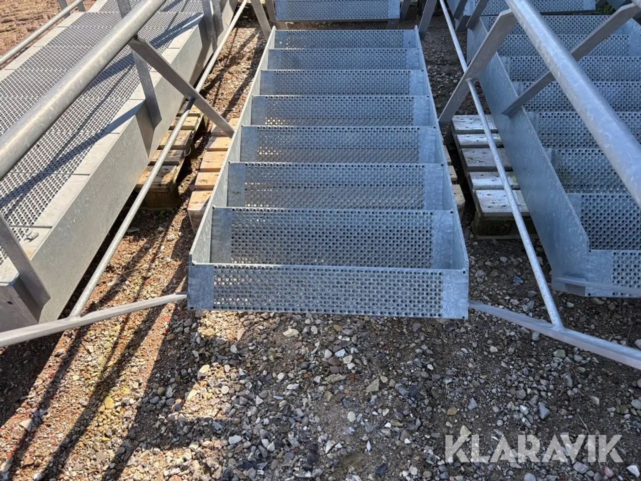 Billede 9 - Ståltrapper og gangbro galvaniseret med 1 gangbro 3 korte og 2 lange trapper
