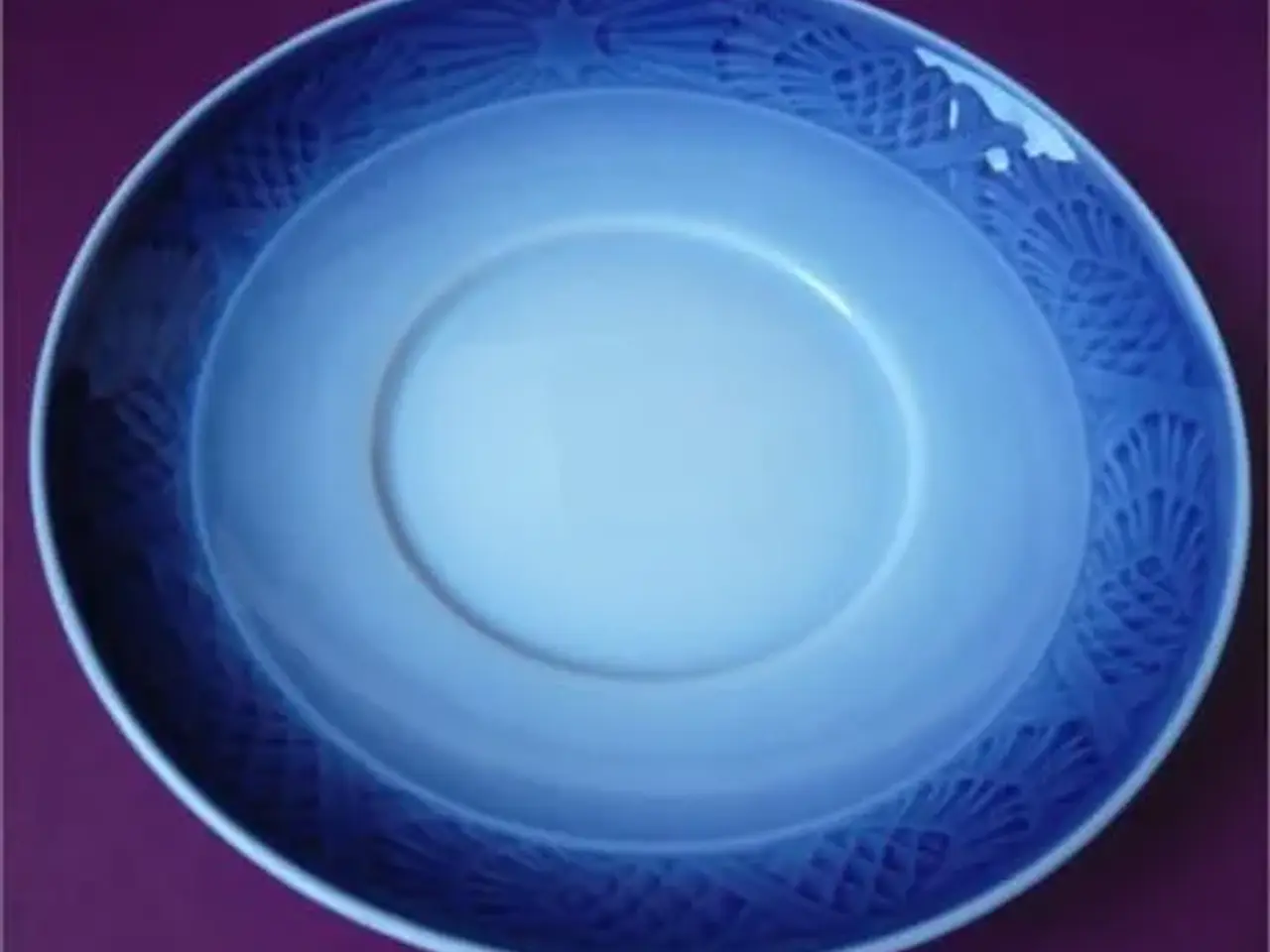 Billede 1 - Royal Copenhagen - stor underkop med julemotiver