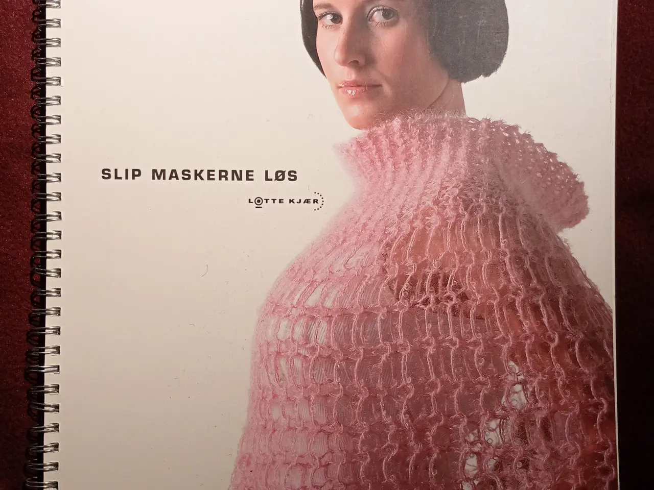 Billede 1 - Slip maskerne løs. Lotte Kjær