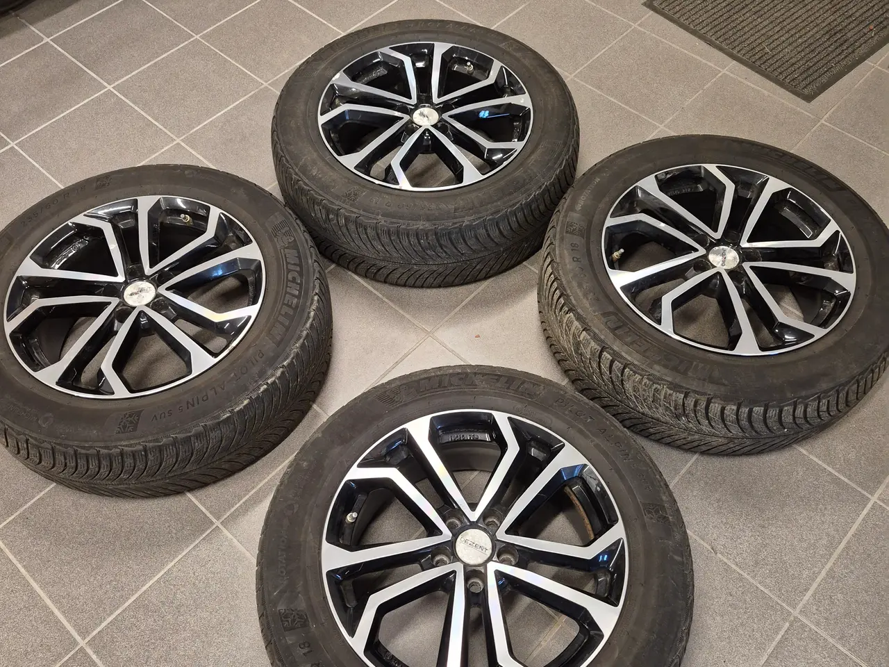 Billede 1 - Vinterdæk på fælge 235/60 R 18