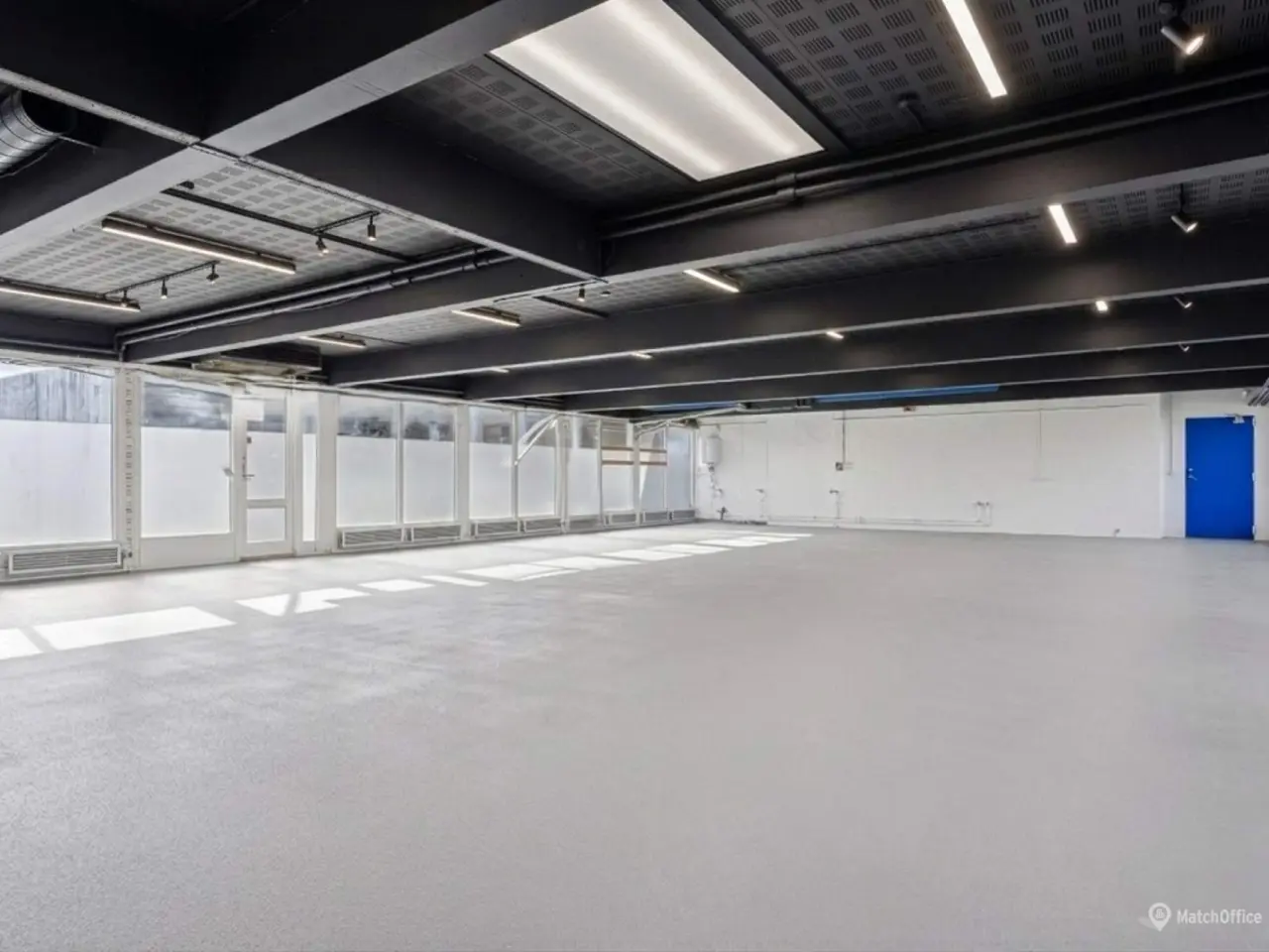 Billede 2 - Avedøre - 1.157 m² lager/showroom og kontor samt 600m² indhegnet oplagsareal.