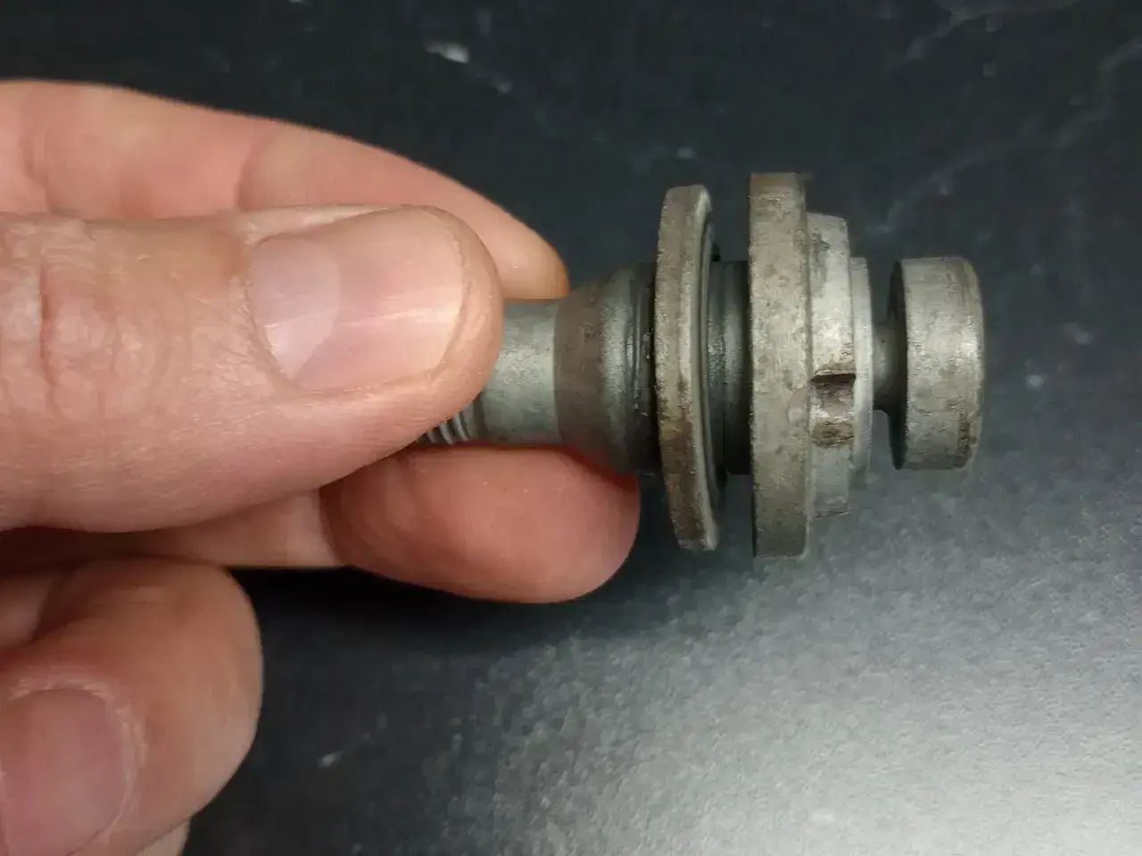 Billede 11 - Suzuki, Peugeot, Nissan, BMW emblem, låsebolte,