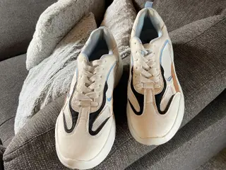 Snekers