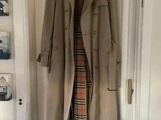 Burberry trenchcoat