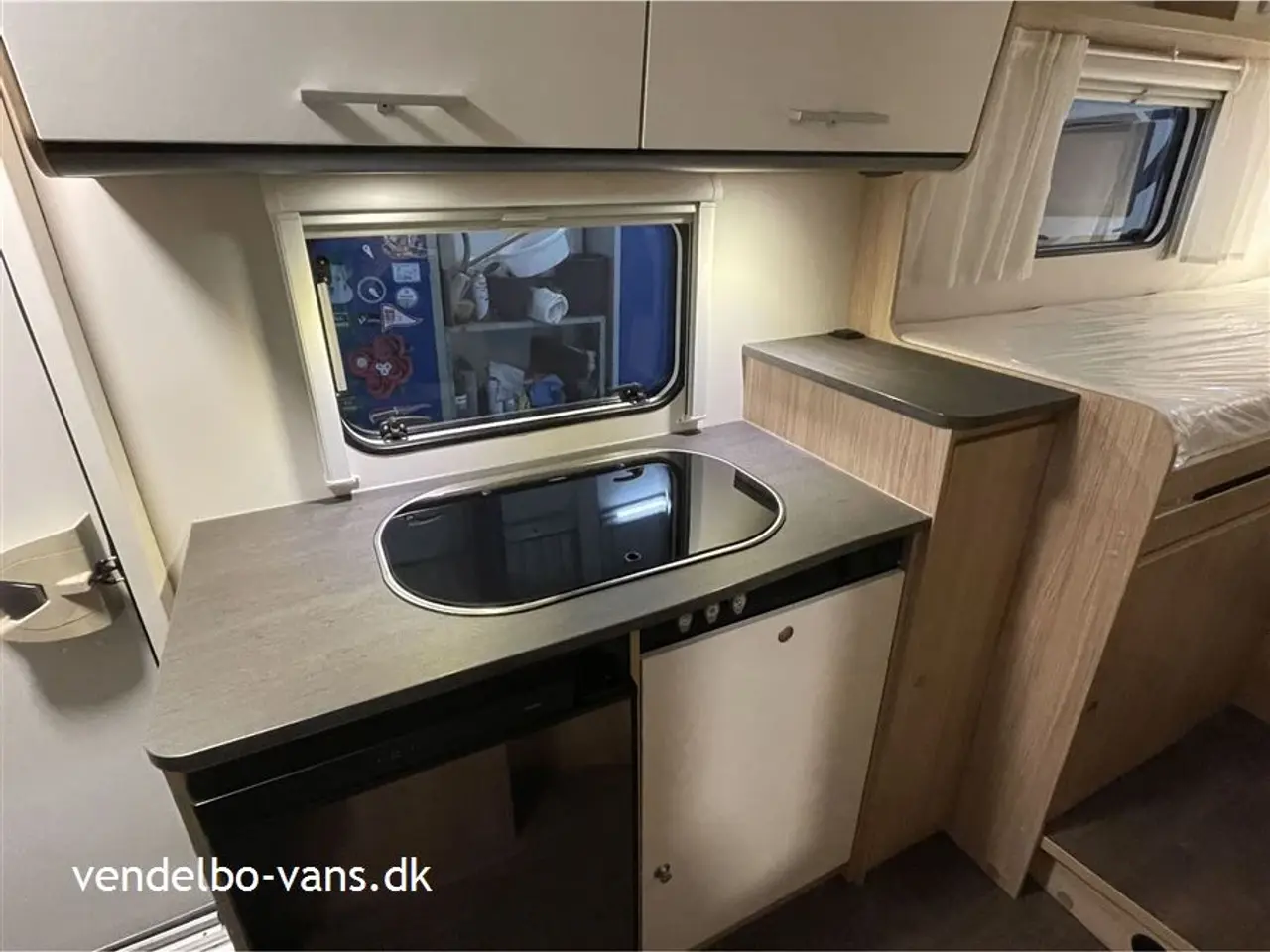 Billede 13 - 2021 - SunLight VAN V66 Adventure Edit   Enkelsenge og garage - kun 6,5 m lang
